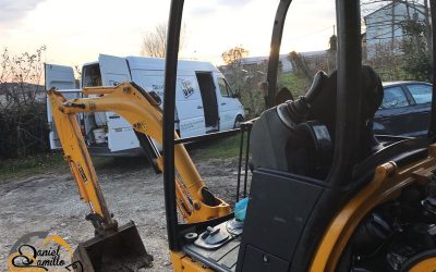 TAGLIANDO MINIESCAVATORE JCB SULLE COLLINE DI FARRA DI SOLIGO