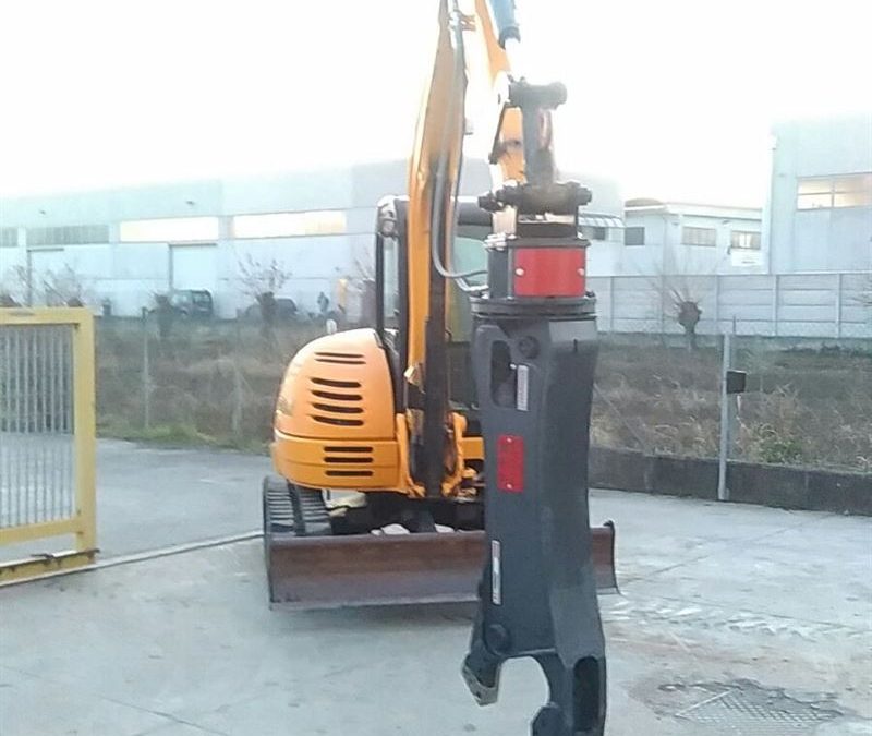 INSTALLAZIONE CESOIA SU JCB 8065