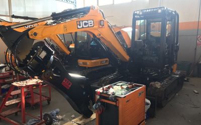 COSTRUZIONE IMPIANTO SU CESOIA MIDI ESCAVATORE JCB 55