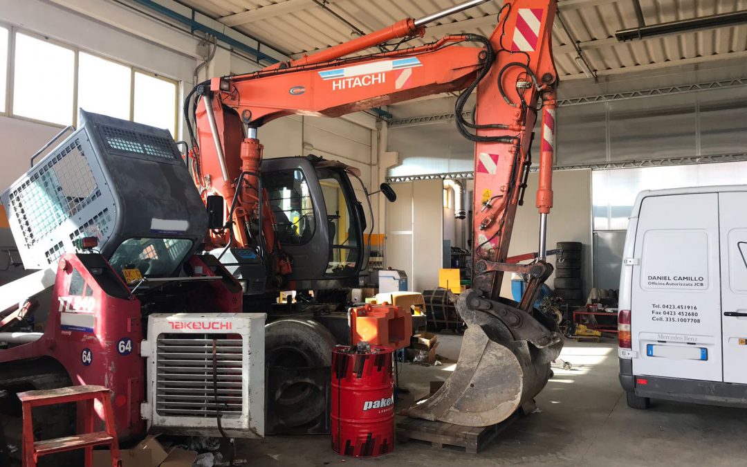RIPARAZIONE ESCAVATORE HITACHI